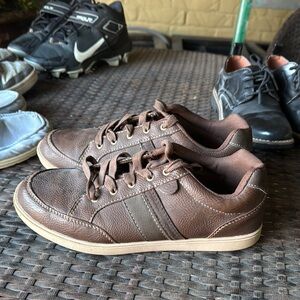 Boys Austin Trading Co Sz 5